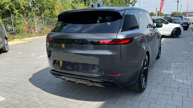 Land Rover Range Rover Sport 3.0 D250 Battersea Edition 5dr Auto Diesel Estate - Image 26